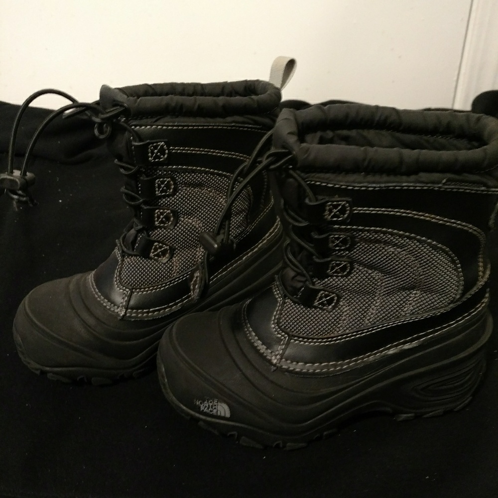 Black The North Face boots, kids 12